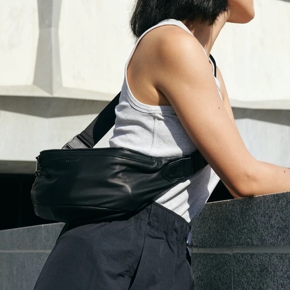 🖤BNWT LO & SONS BOND belt bag in lambskin - sold out online! - Picture 3 of 5